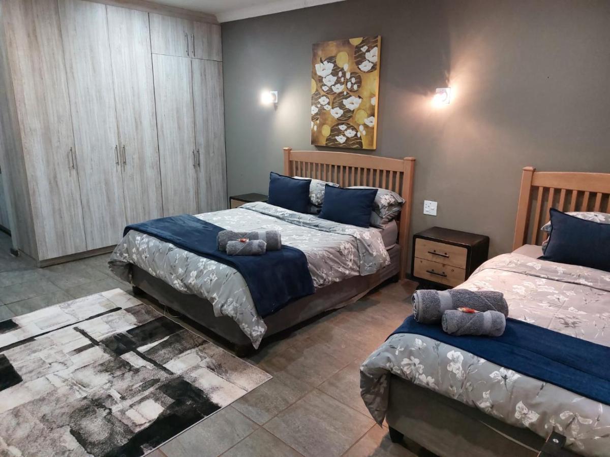 Wisteria Lane Guesthouse Postmasburg ภายนอก รูปภาพ