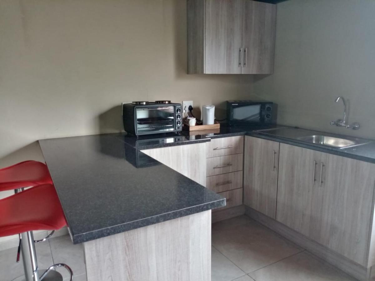 Wisteria Lane Guesthouse Postmasburg ภายนอก รูปภาพ