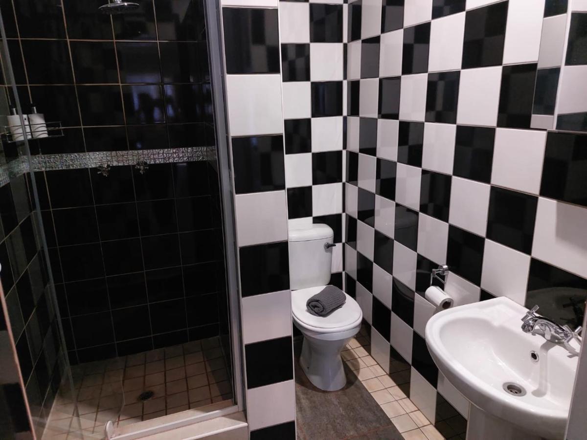Wisteria Lane Guesthouse Postmasburg ภายนอก รูปภาพ
