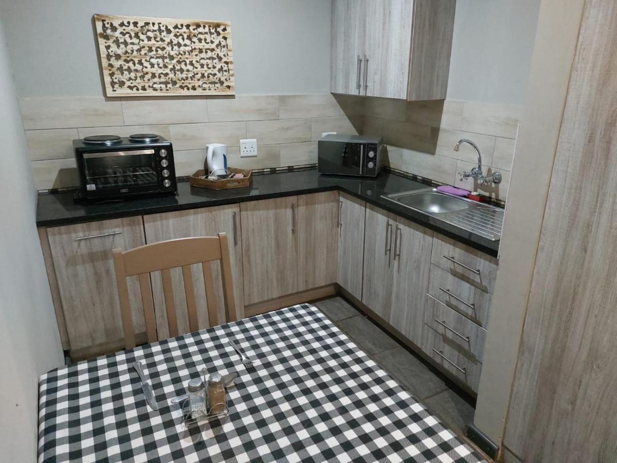 Wisteria Lane Guesthouse Postmasburg ภายนอก รูปภาพ