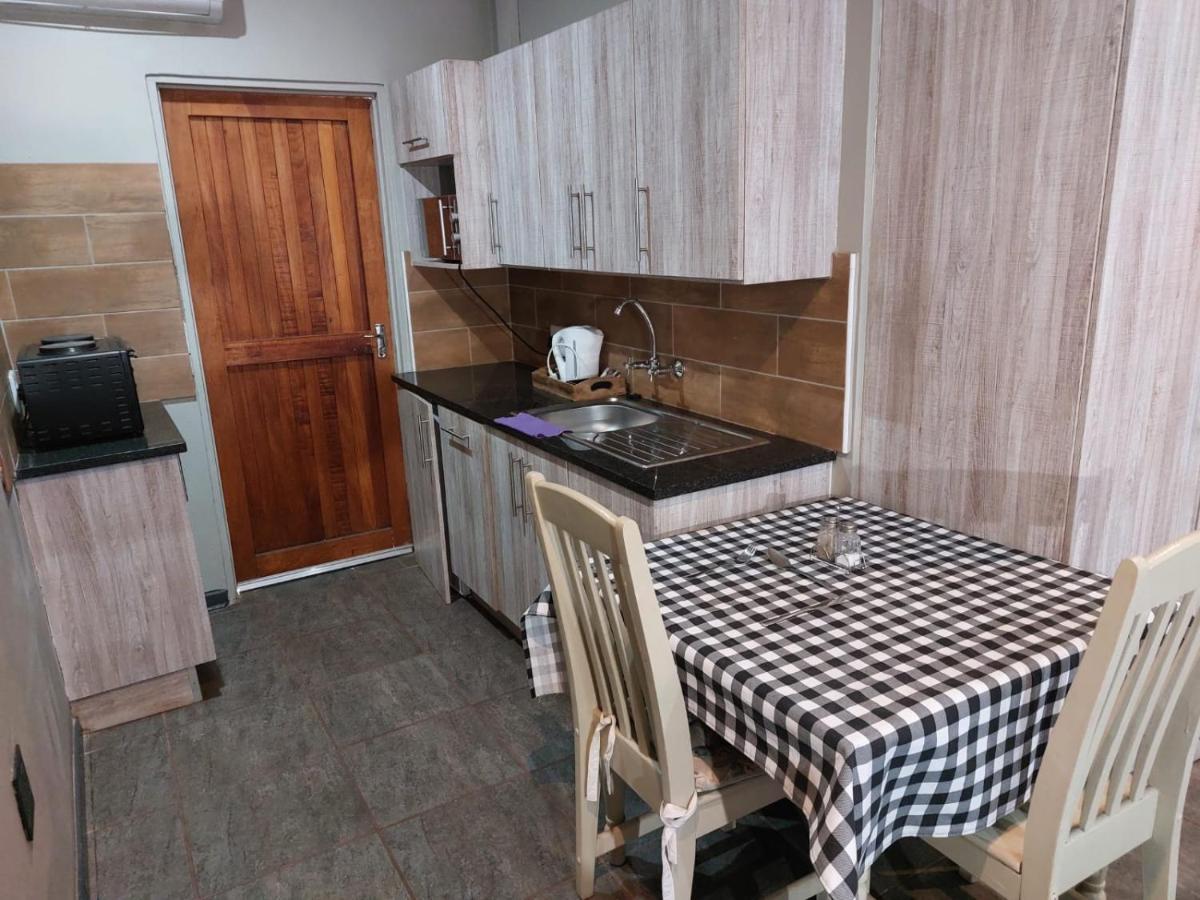 Wisteria Lane Guesthouse Postmasburg ภายนอก รูปภาพ