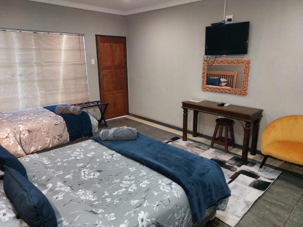 Wisteria Lane Guesthouse Postmasburg ภายนอก รูปภาพ