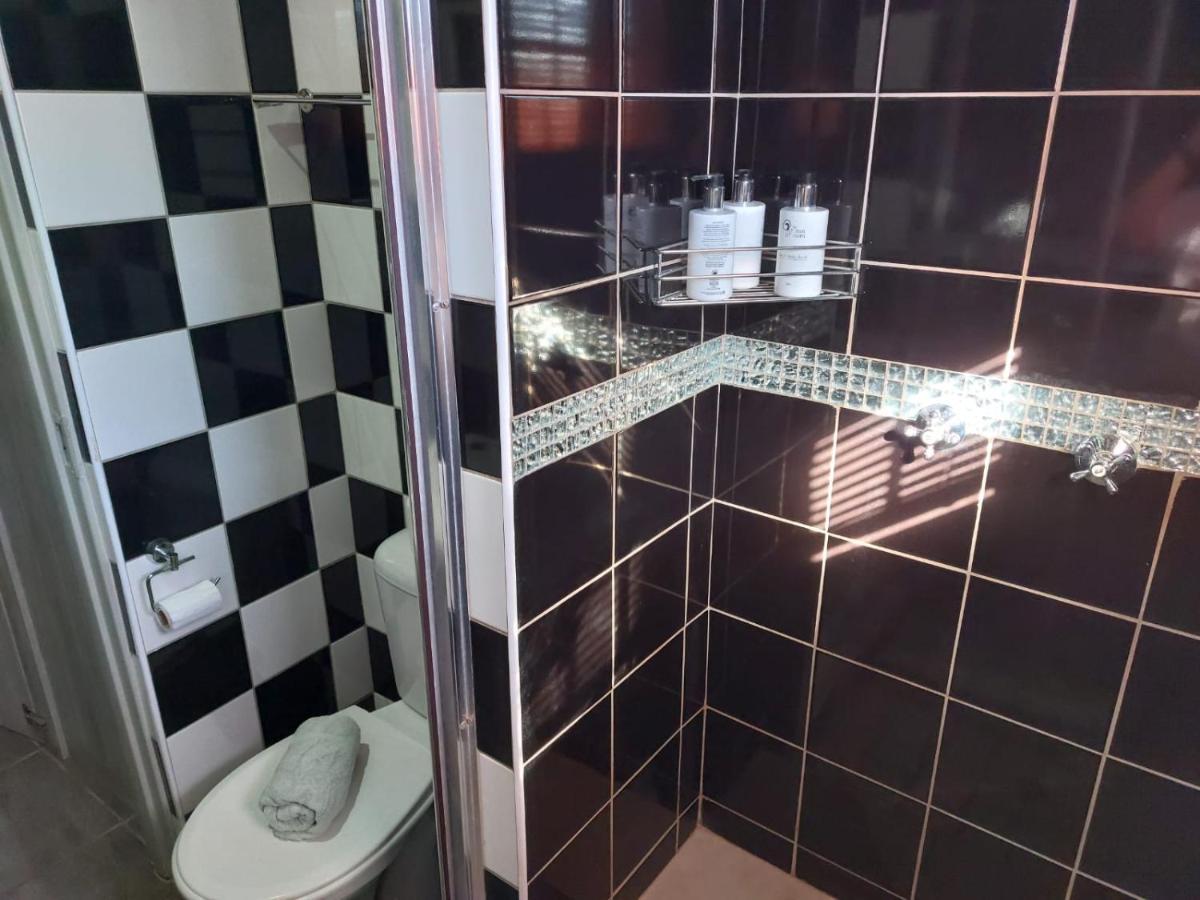 Wisteria Lane Guesthouse Postmasburg ภายนอก รูปภาพ