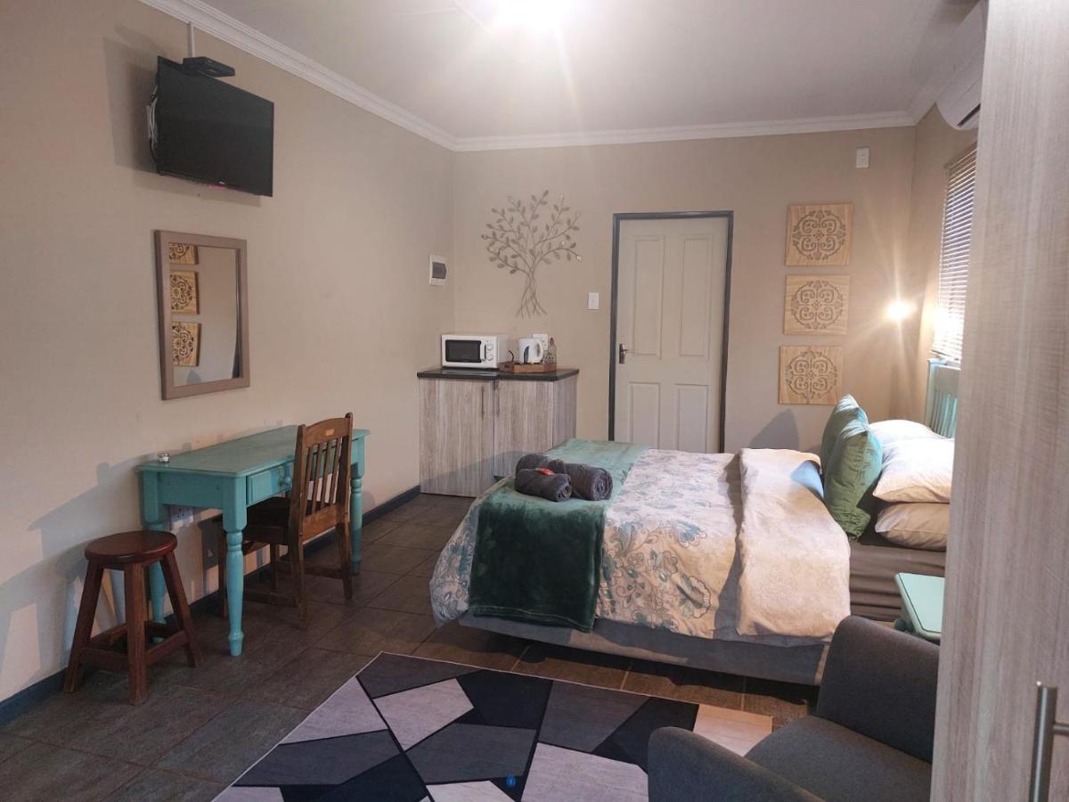 Wisteria Lane Guesthouse Postmasburg ภายนอก รูปภาพ