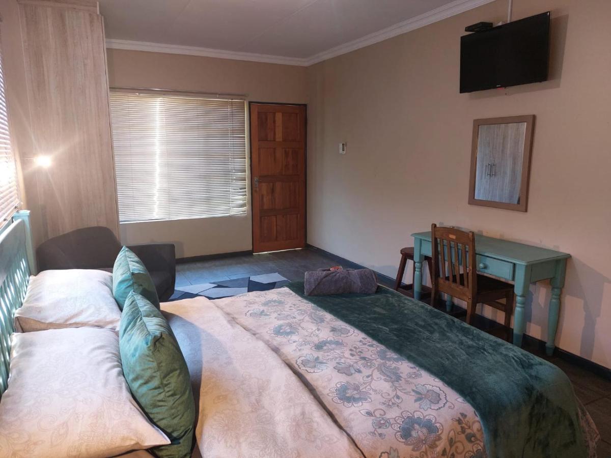 Wisteria Lane Guesthouse Postmasburg ภายนอก รูปภาพ