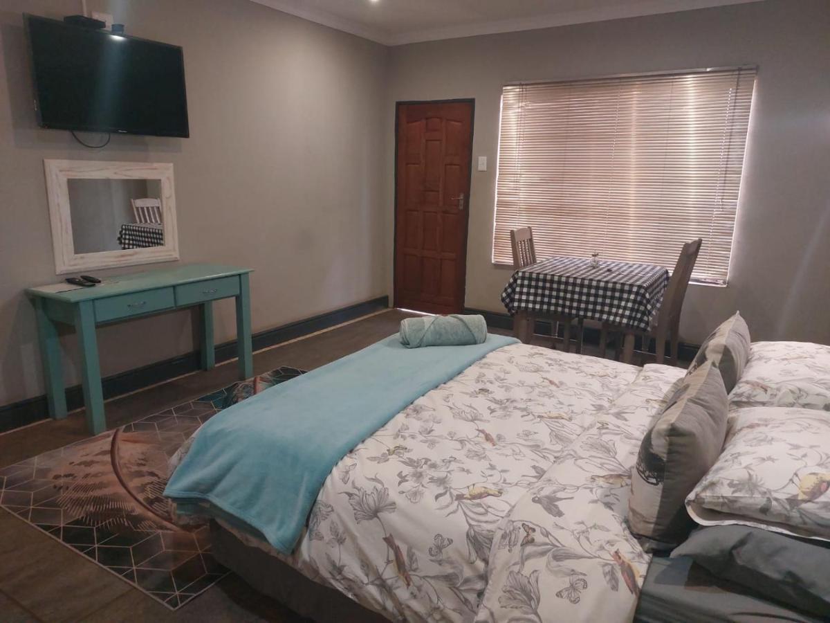 Wisteria Lane Guesthouse Postmasburg ภายนอก รูปภาพ