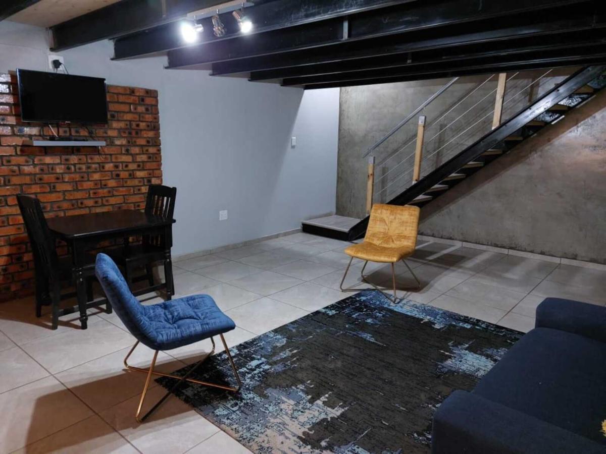Wisteria Lane Guesthouse Postmasburg ภายนอก รูปภาพ