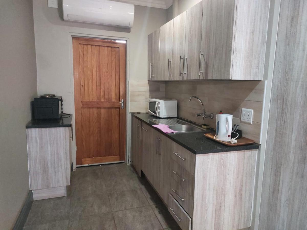 Wisteria Lane Guesthouse Postmasburg ภายนอก รูปภาพ