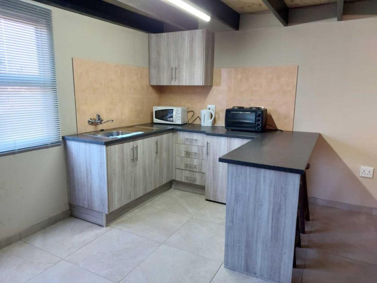 Wisteria Lane Guesthouse Postmasburg ภายนอก รูปภาพ