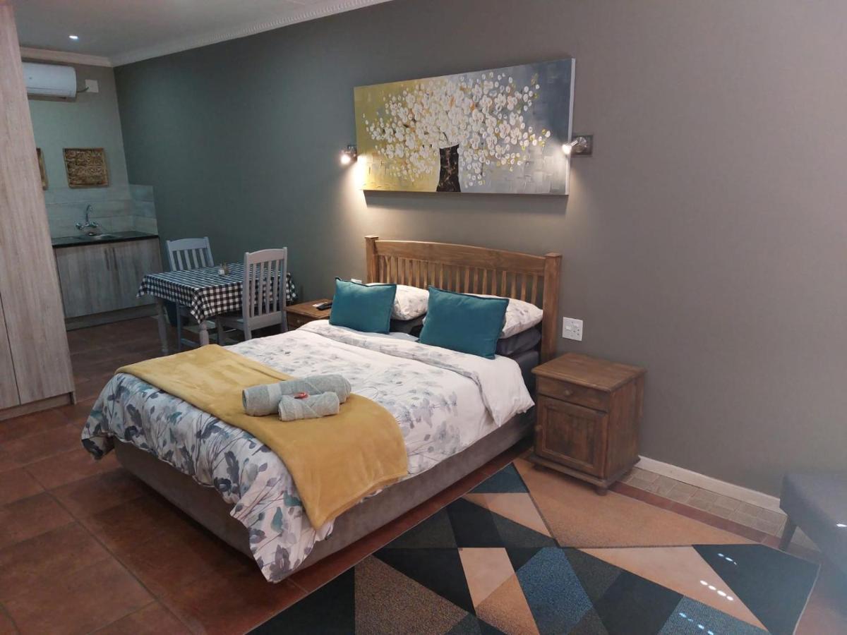 Wisteria Lane Guesthouse Postmasburg ภายนอก รูปภาพ