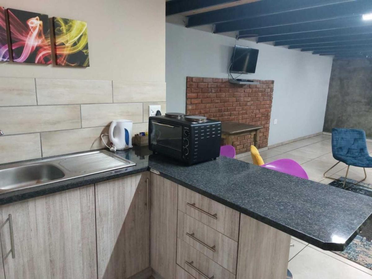 Wisteria Lane Guesthouse Postmasburg ภายนอก รูปภาพ