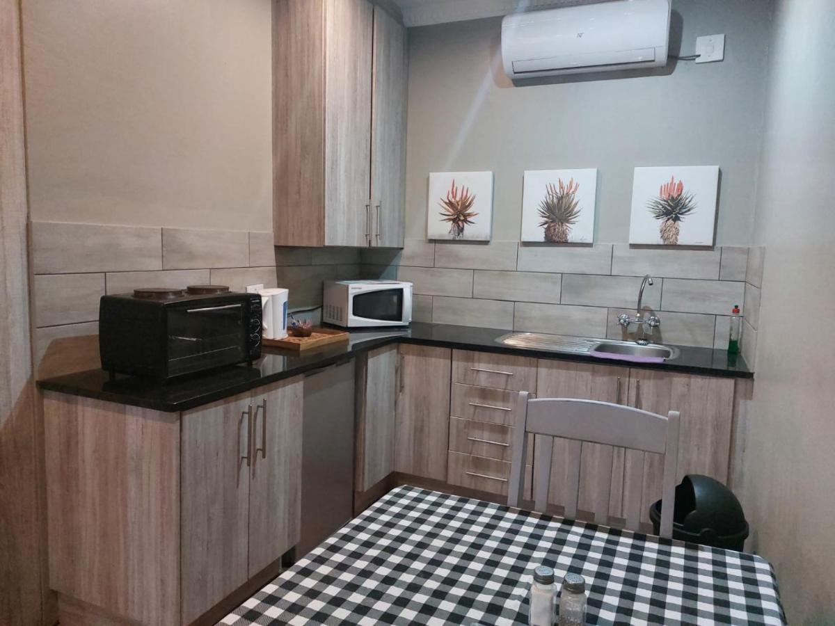 Wisteria Lane Guesthouse Postmasburg ภายนอก รูปภาพ