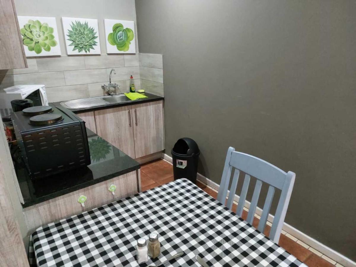 Wisteria Lane Guesthouse Postmasburg ภายนอก รูปภาพ