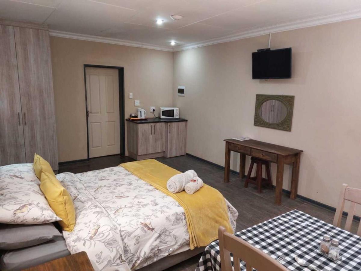 Wisteria Lane Guesthouse Postmasburg ภายนอก รูปภาพ