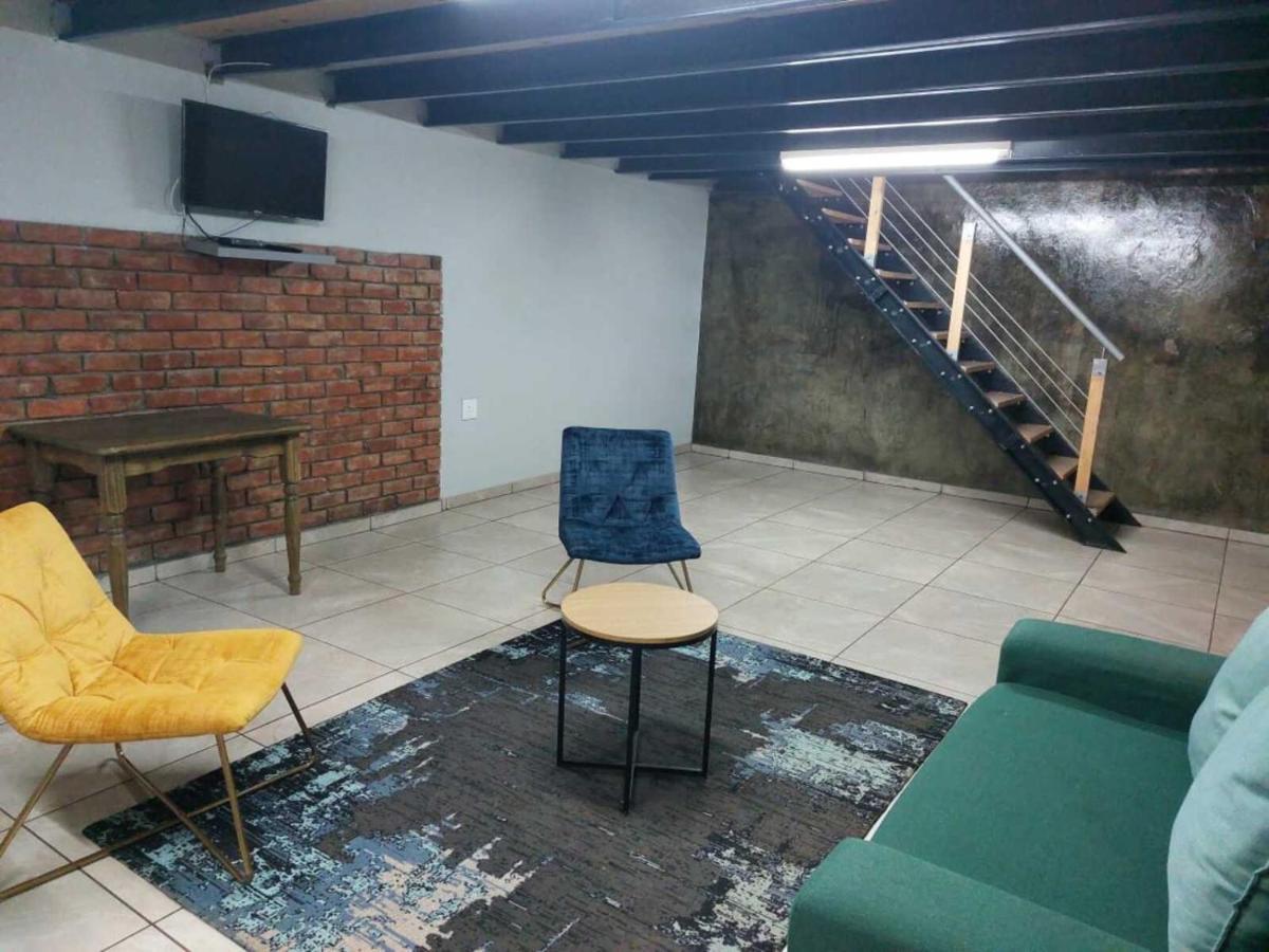 Wisteria Lane Guesthouse Postmasburg ภายนอก รูปภาพ