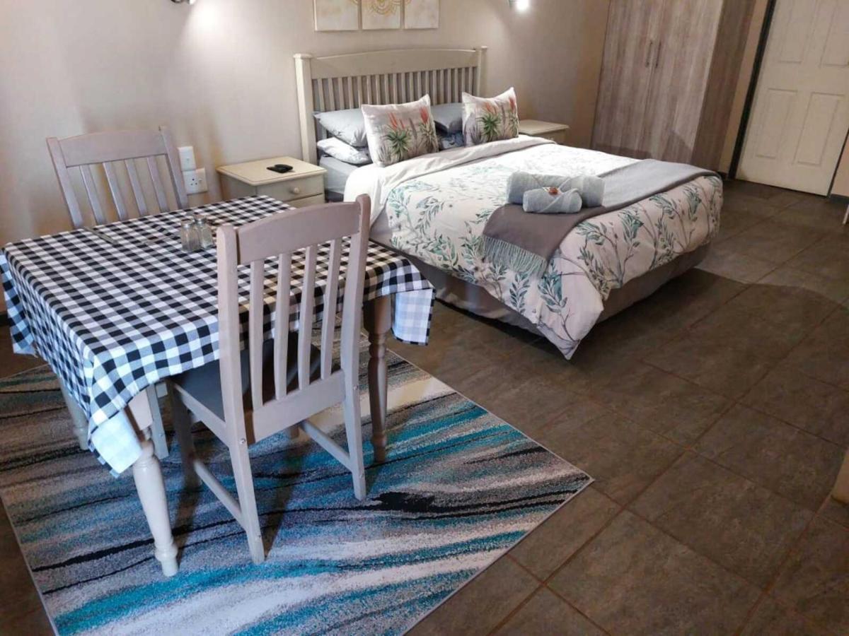 Wisteria Lane Guesthouse Postmasburg ภายนอก รูปภาพ