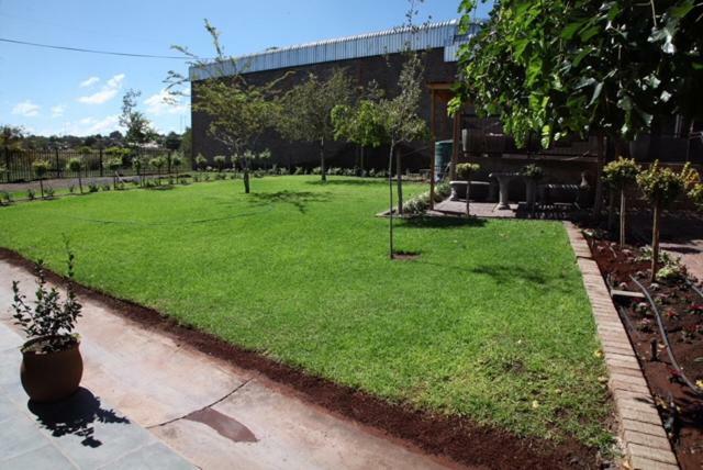 Wisteria Lane Guesthouse Postmasburg ภายนอก รูปภาพ